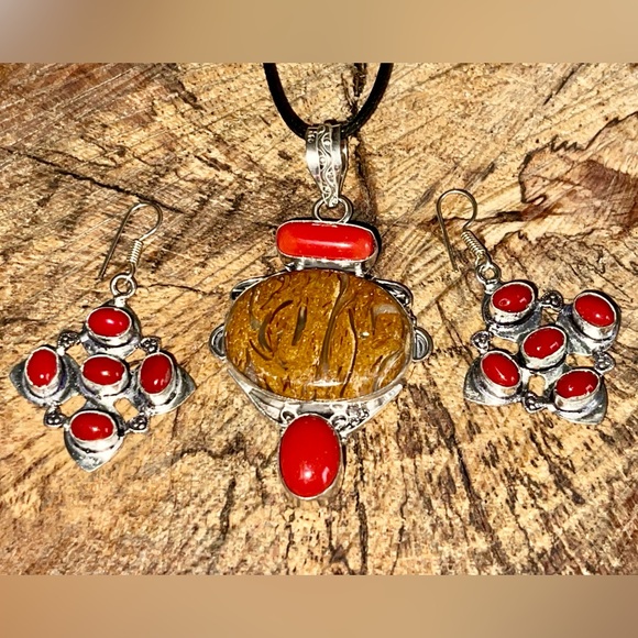 Red Coral & Mariam Calligraphy Stone Pendant & Earrings Set - Picture 3 of 10